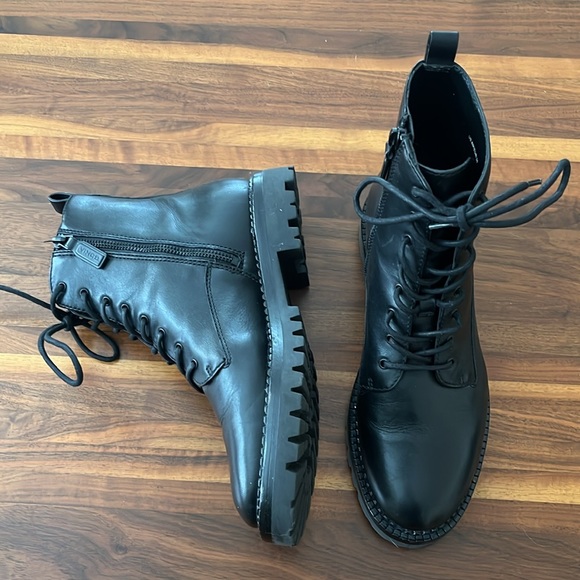 Vince Cabria lug sole combat boot black leather size 8 worn once! - Picture 2 of 5